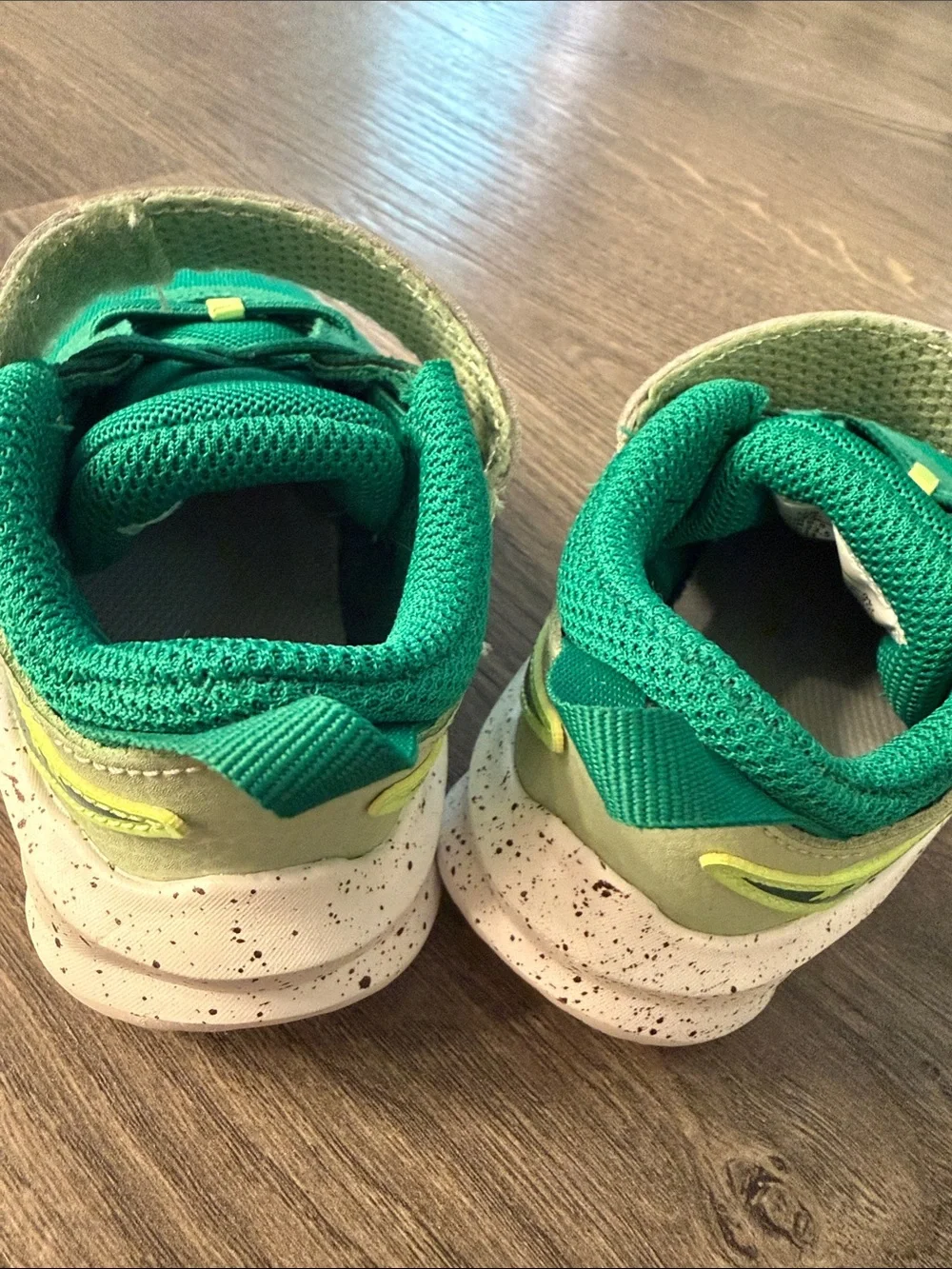 Nike Kids' 7C Green Frog Lightweight Sneaker with Speckled Sole